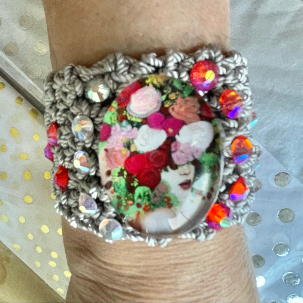 Hand Knits 2 Love Bracelet Woman Face Flowers Cabochon Crystals Designer Chic